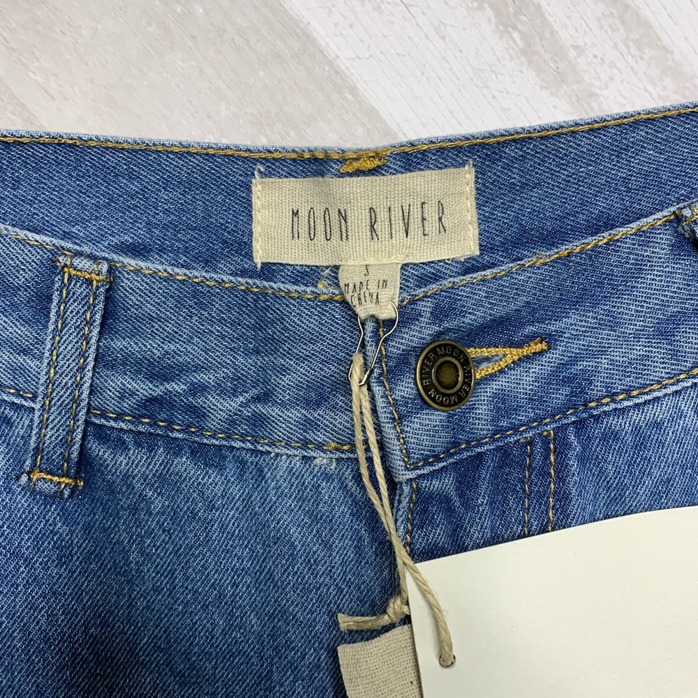 Moon River Midi Length Denim Pants - Picture 4 of 7
